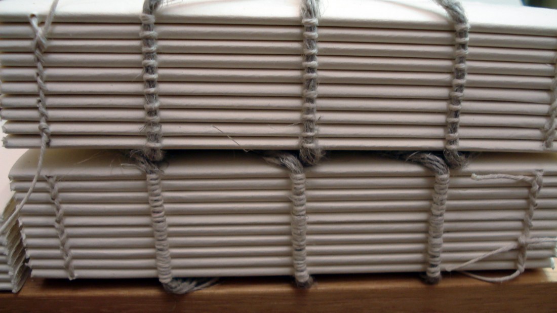 Single cords, straight looped and packed sewing